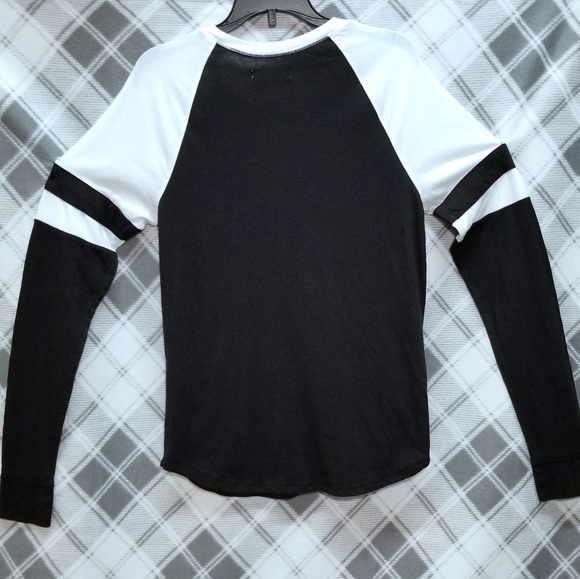 Hollister | Logo Blast Long Sleeve Tee Shirt - Picture 4 of 5